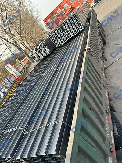 S355 steel beam loading and truck dispatch from warehouse for global delivery