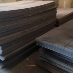 Container steel sheets stacked and stored in warehouse示例产品：SECY配件/刹车片/散热片/制冷设备