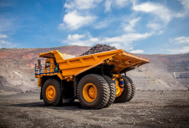 Dump truck body reinforced with NM500 wear resistant steel plate